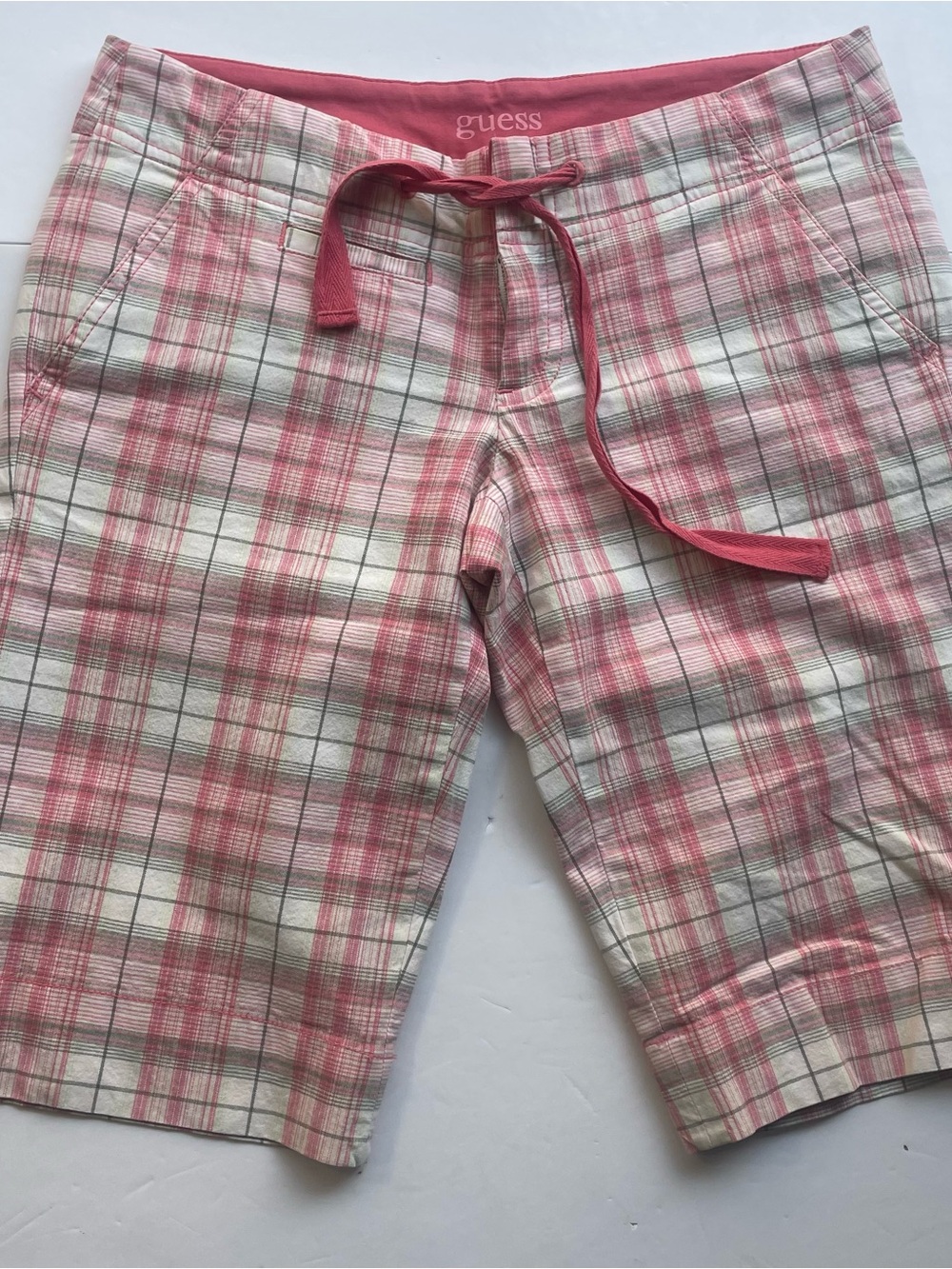GUESS Pink Plaid Bermuda Shorts Size 24 Cotton Stretch Drawstring Y2K Preppy